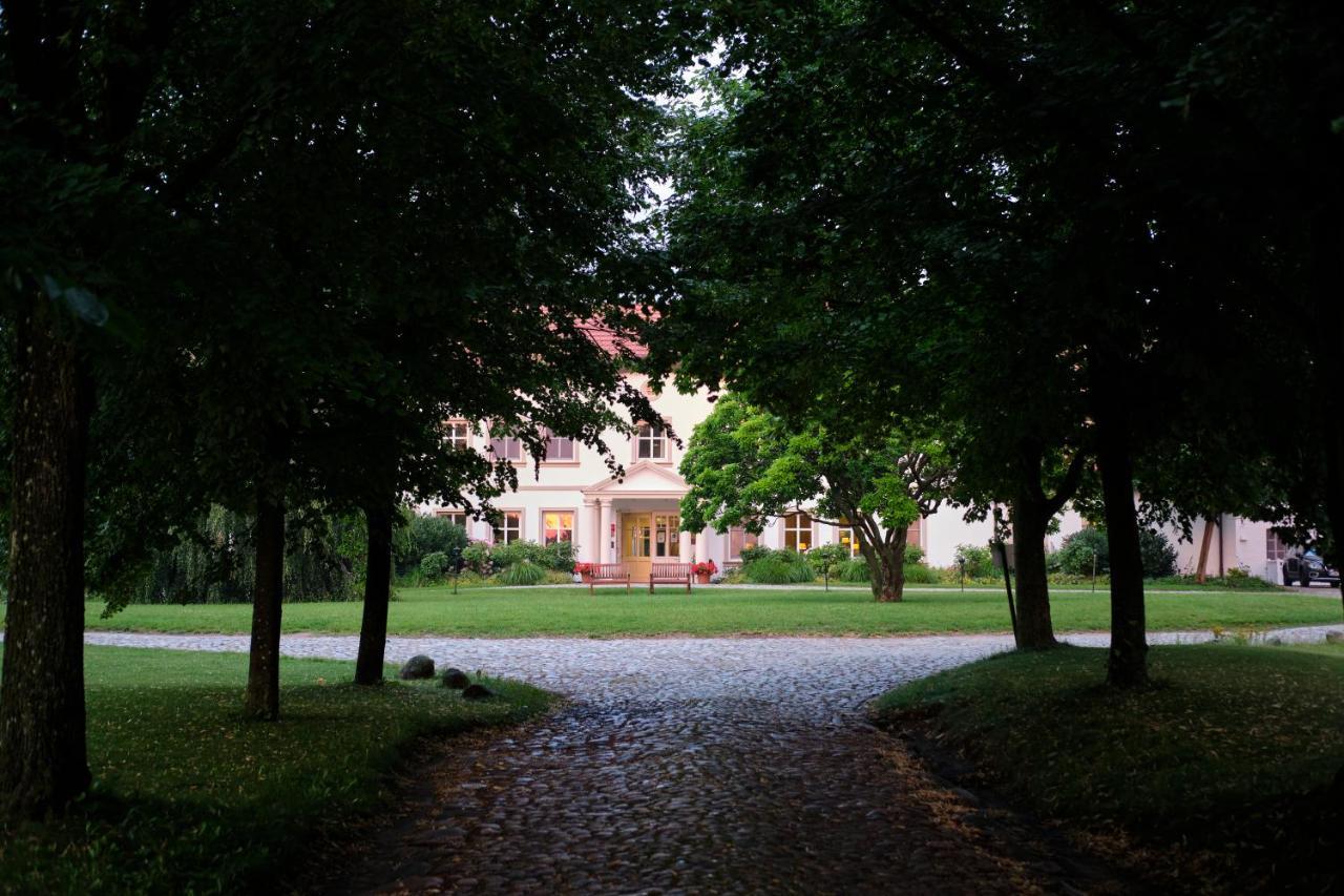 Relais & Chateaux Gutshaus Stolpe Hotel Stolpe an der Peene Exterior photo