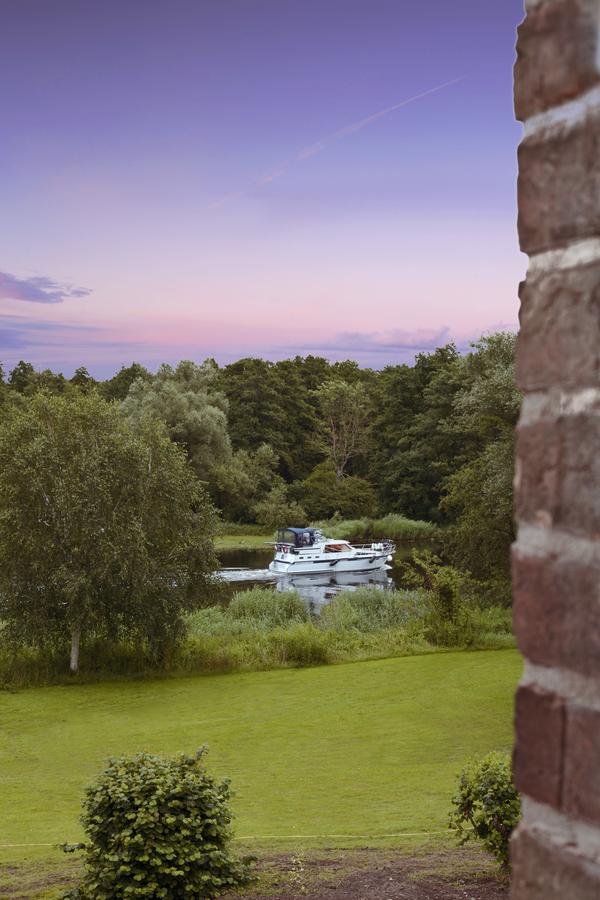 Relais & Chateaux Gutshaus Stolpe Hotel Stolpe an der Peene Exterior photo